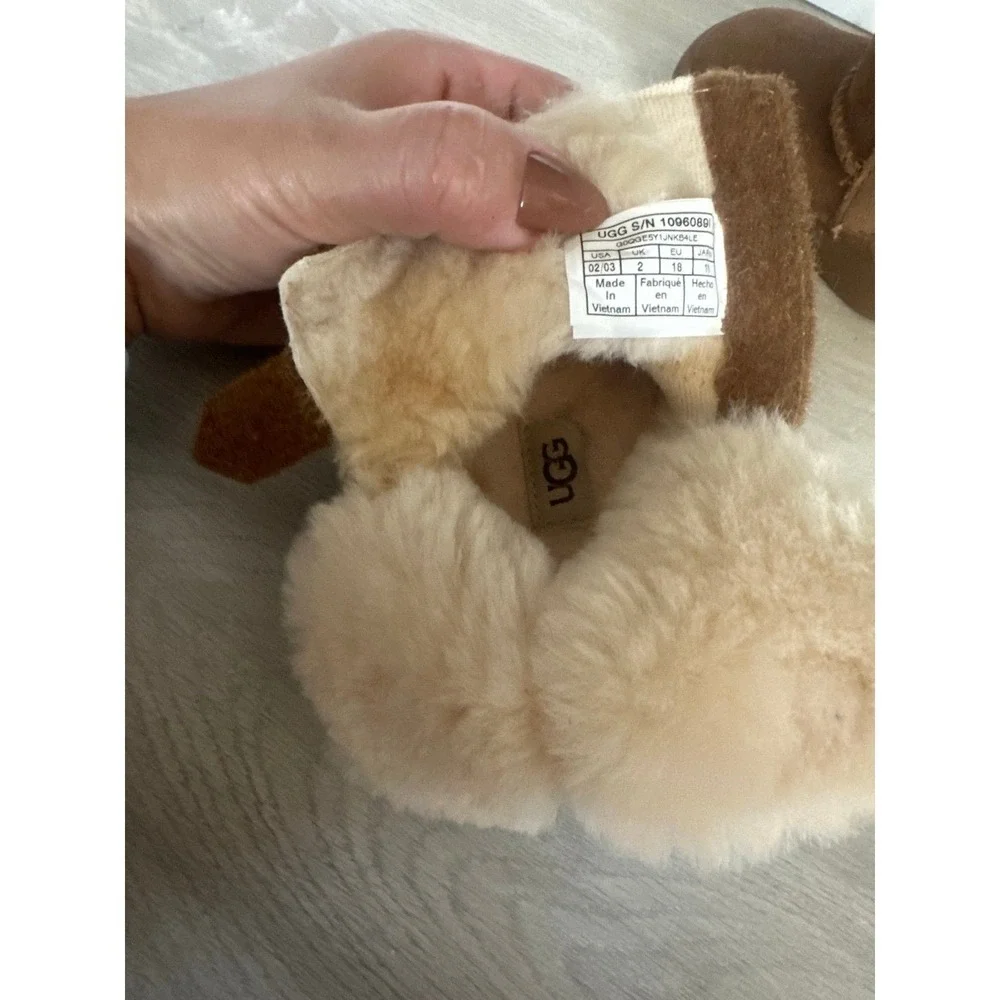 Kids baby UGG Australia Brown Suede Sheepskin Lined Boots Size 2